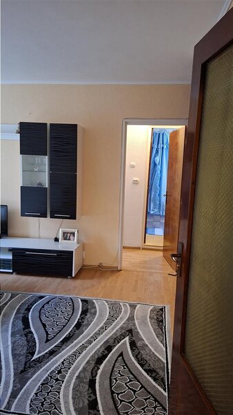 Basarabia -Costin Georgian 3 camere et. 3, bloc 1986, 2 bai, bl. reabilitat, renovat