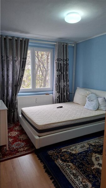 Basarabia -Costin Georgian 3 camere et. 3, bloc 1986, 2 bai, bl. reabilitat, renovat