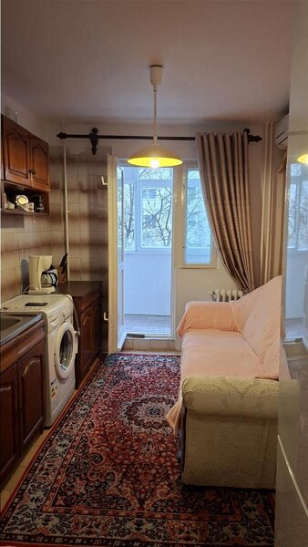 Basarabia -Costin Georgian 3 camere et. 3, bloc 1986, 2 bai, bl. reabilitat, renovat