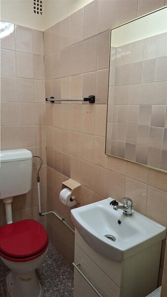 Basarabia -Costin Georgian 3 camere et. 3, bloc 1986, 2 bai, bl. reabilitat, renovat